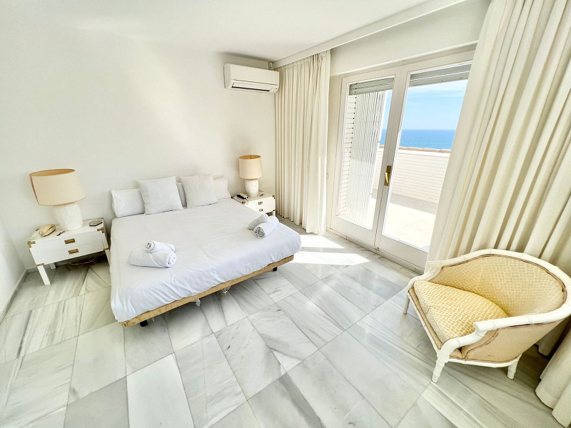 Exclusive and private villa with sea views in Bellamar, Castelldefels. Photo:  18