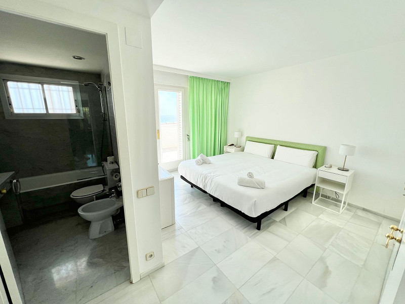 Exclusive and private villa with sea views in Bellamar, Castelldefels. Photo:  20