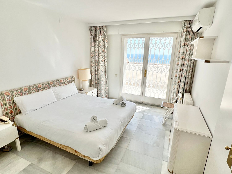 Exclusive and private villa with sea views in Bellamar, Castelldefels. Photo:  21