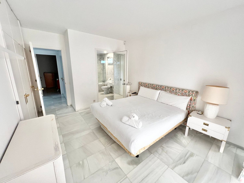 Exclusive and private villa with sea views in Bellamar, Castelldefels. Photo:  22