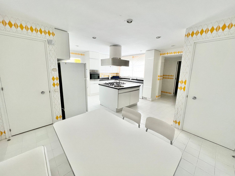 Exclusive and private villa with sea views in Bellamar, Castelldefels. Photo:  23