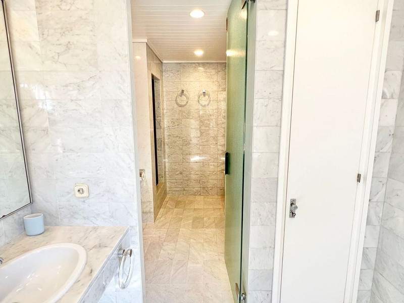 Exclusive and private villa with sea views in Bellamar, Castelldefels. Photo:  25