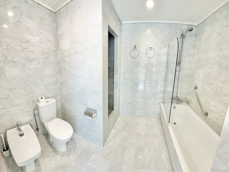 Exclusive and private villa with sea views in Bellamar, Castelldefels. Photo:  26