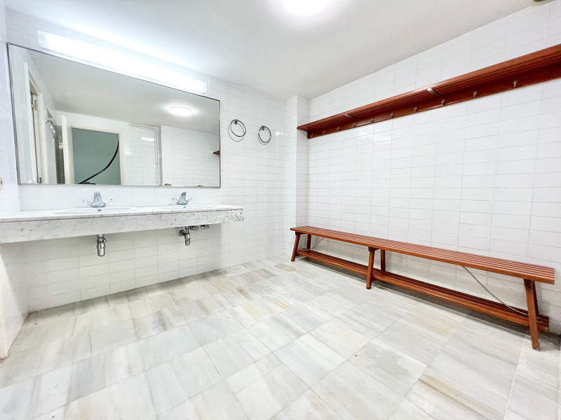 Exclusive and private villa with sea views in Bellamar, Castelldefels. Photo:  31