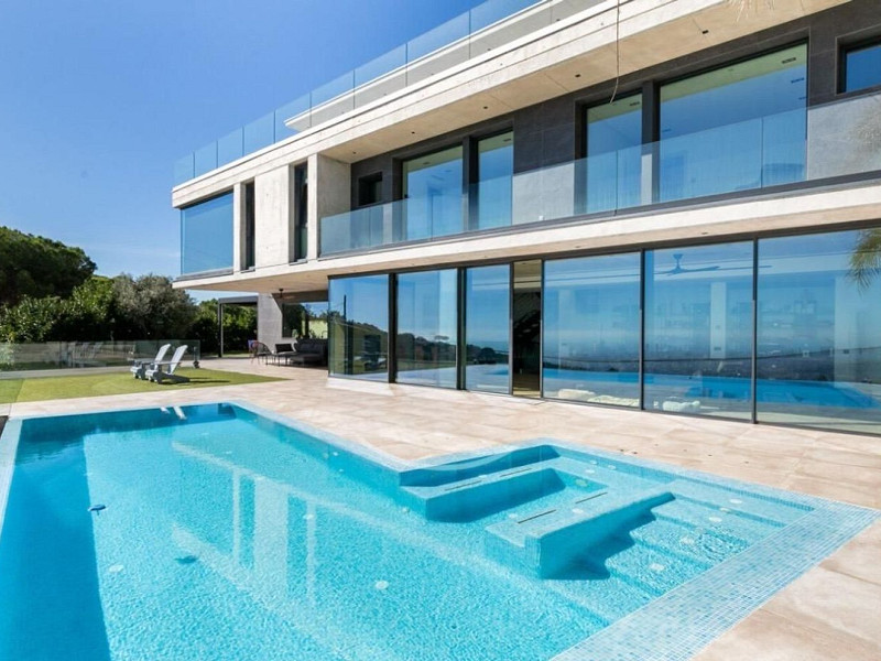Modern and exclusive villas with sea views in Castelldefels, Barcelona. Photo:  4