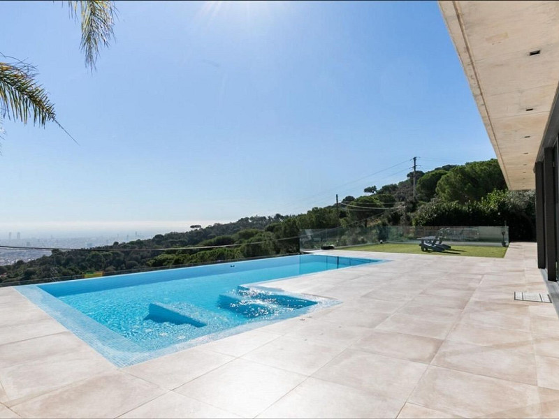 Modern and exclusive villas with sea views in Castelldefels, Barcelona. Photo:  6