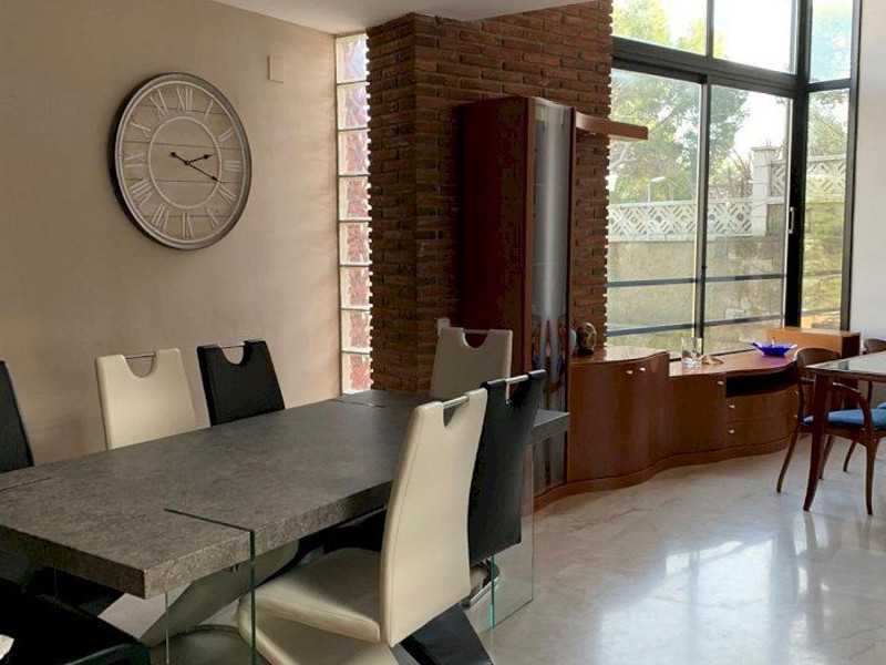 Современный дом с бассейном в Монтамар, Кастельдефельс. Фото:  4