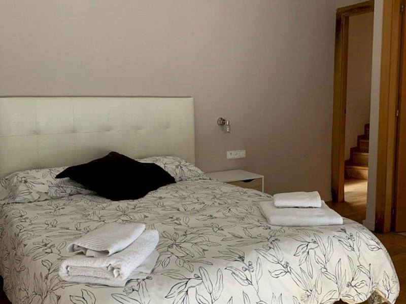 Современный дом с бассейном в Монтамар, Кастельдефельс. Фото:  9