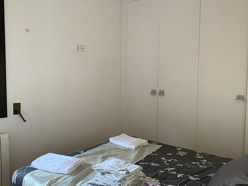 Современный дом с бассейном в Монтамар, Кастельдефельс. Фото:  10