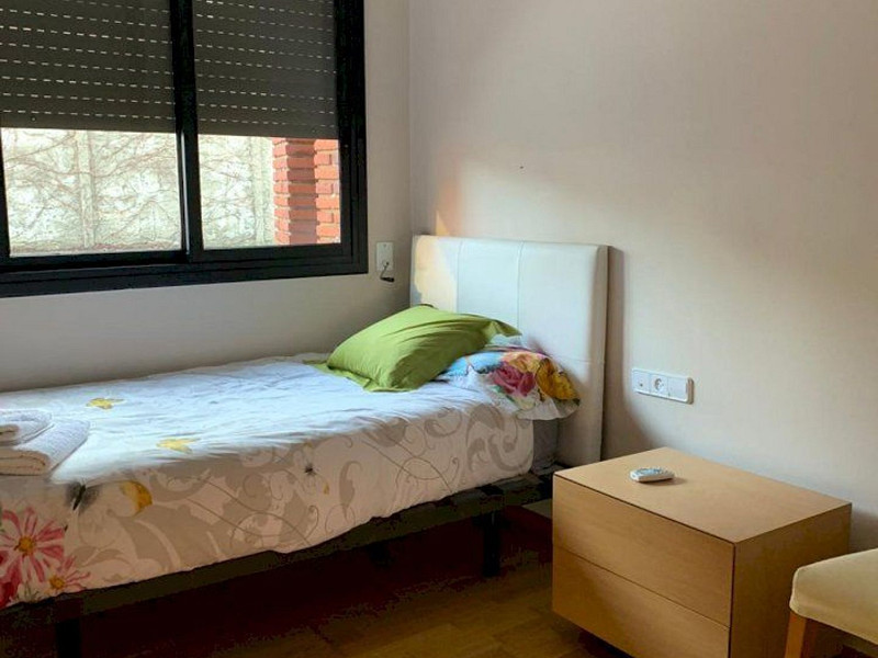 Современный дом с бассейном в Монтамар, Кастельдефельс. Фото:  12