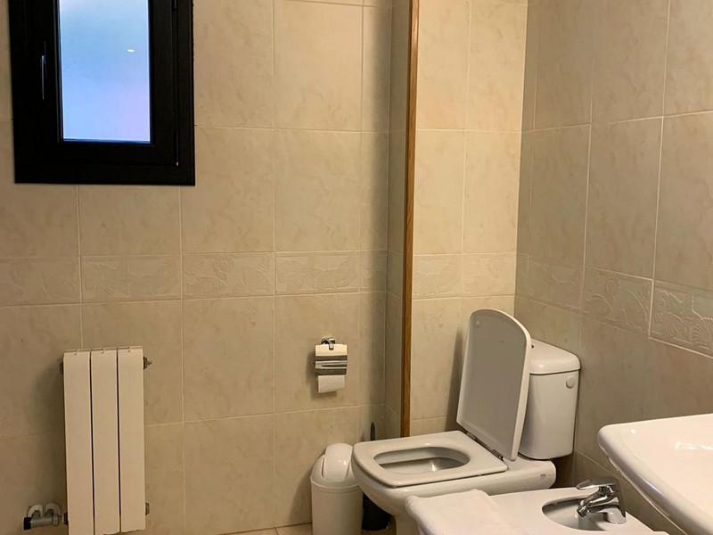 Современный дом с бассейном в Монтамар, Кастельдефельс. Фото:  15