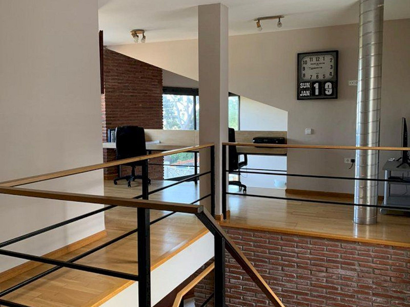 Современный дом с бассейном в Монтамар, Кастельдефельс. Фото:  17