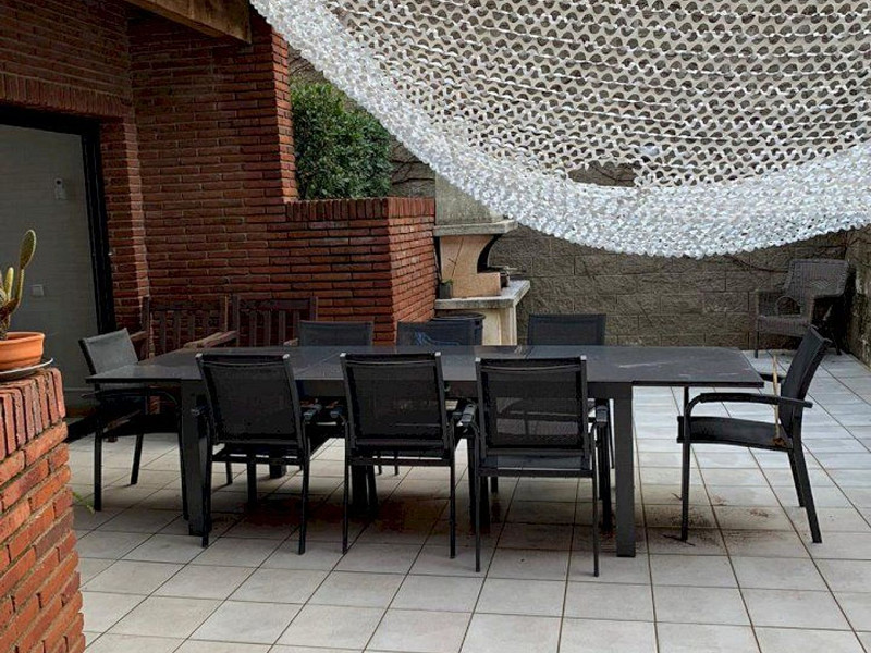 Современный дом с бассейном в Монтамар, Кастельдефельс. Фото:  18