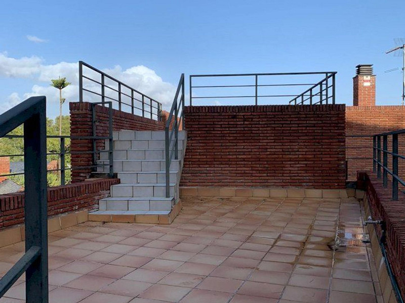 Современный дом с бассейном в Монтамар, Кастельдефельс. Фото:  20