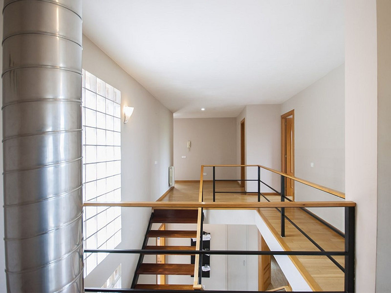 Современный дом с бассейном в Монтамар, Кастельдефельс. Фото:  24