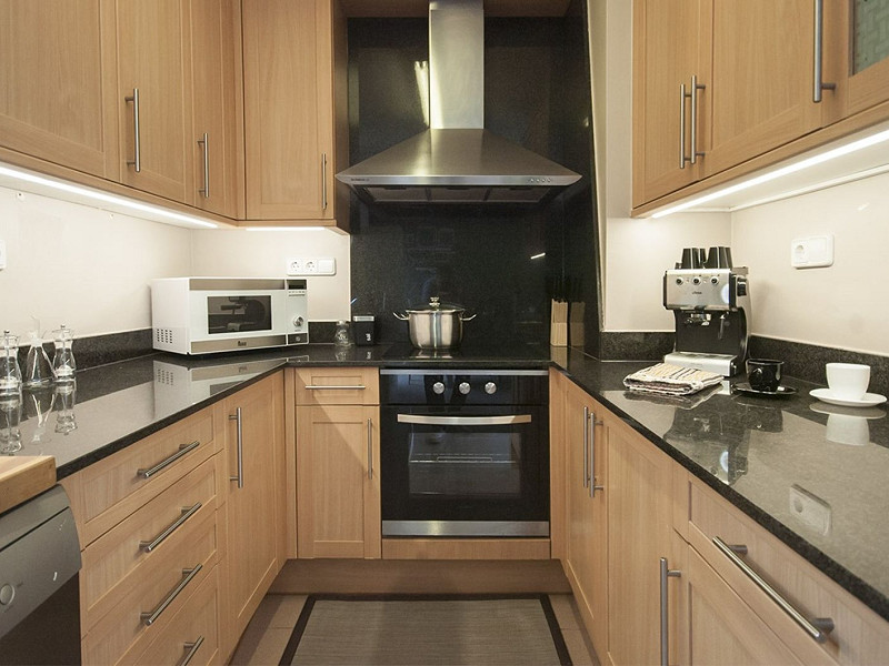 Современный дом с бассейном в Монтамар, Кастельдефельс. Фото:  33