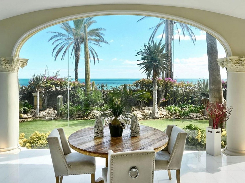 Историческая вилла на первой линии моря в Ситжесе. Фото:  2