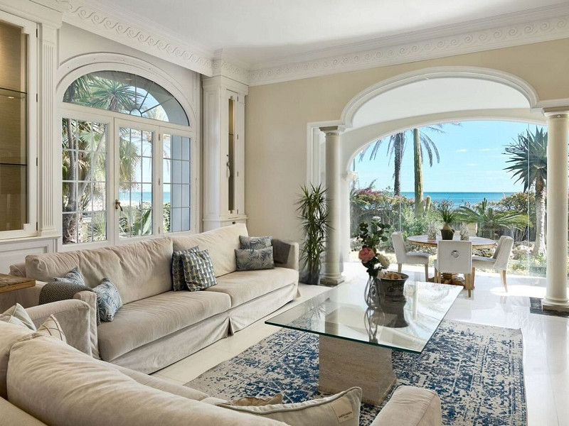 Историческая вилла на первой линии моря в Ситжесе. Фото:  7