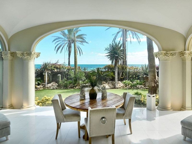 Историческая вилла на первой линии моря в Ситжесе. Фото:  8