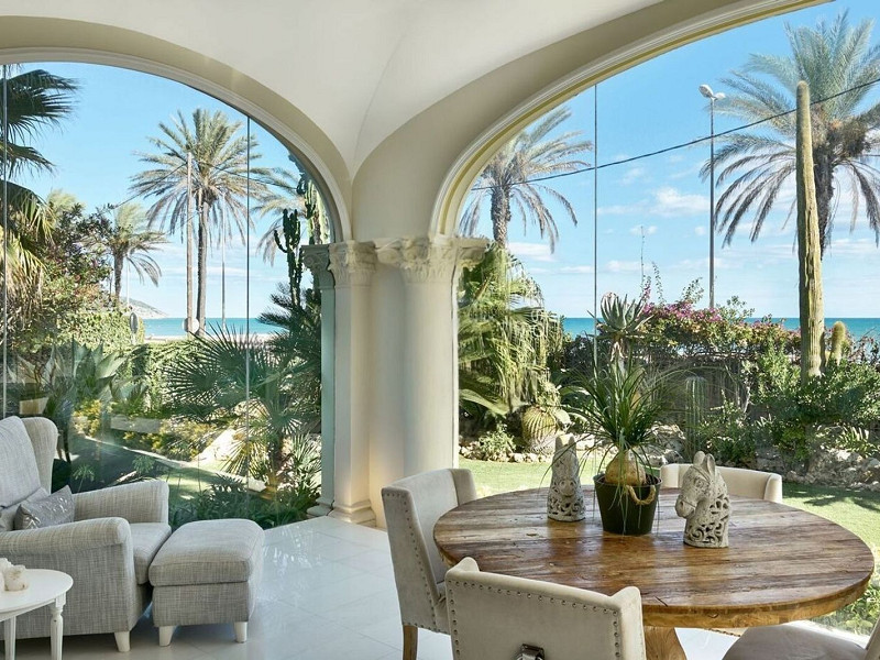 Историческая вилла на первой линии моря в Ситжесе. Фото:  9