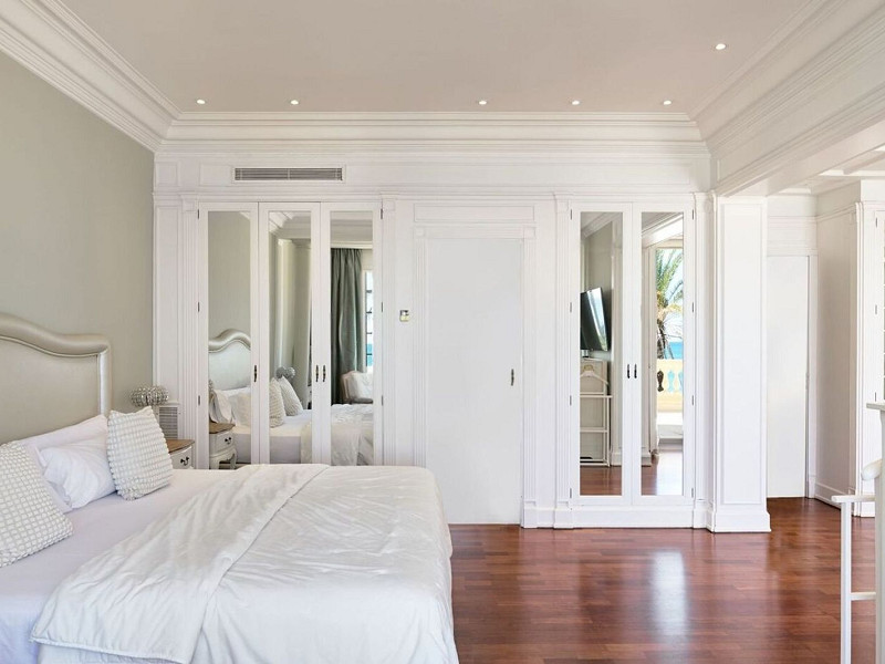 Историческая вилла на первой линии моря в Ситжесе. Фото:  14