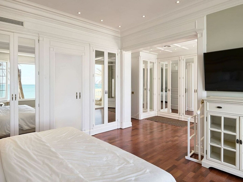 Историческая вилла на первой линии моря в Ситжесе. Фото:  15