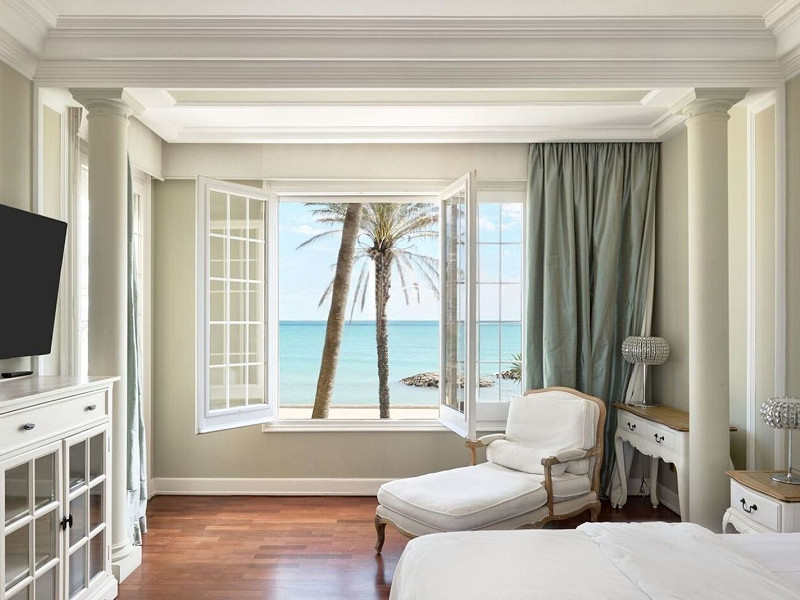 Историческая вилла на первой линии моря в Ситжесе. Фото:  17