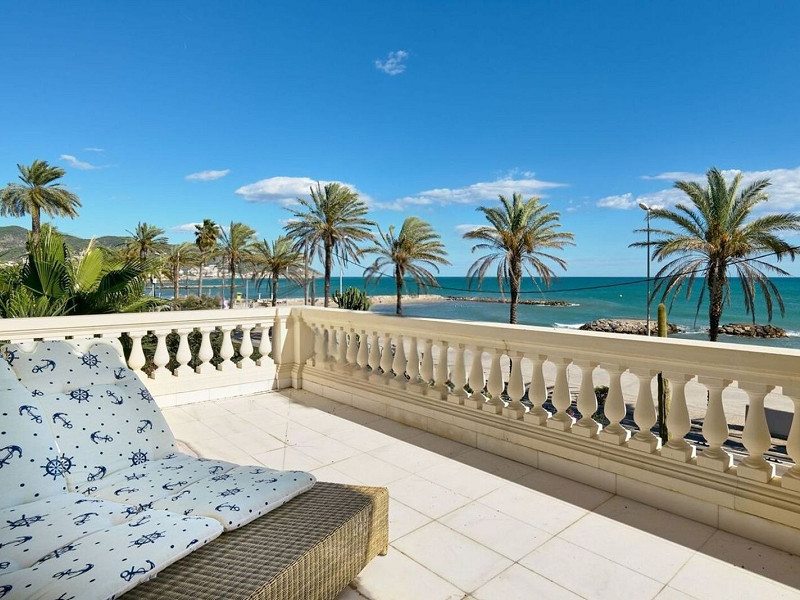 Историческая вилла на первой линии моря в Ситжесе. Фото:  20