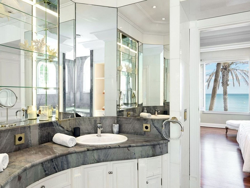 Историческая вилла на первой линии моря в Ситжесе. Фото:  22