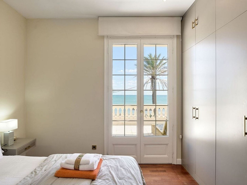 Историческая вилла на первой линии моря в Ситжесе. Фото:  28