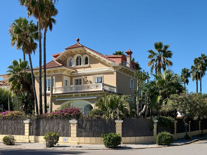 Историческая вилла на первой линии моря в Ситжесе. Фото:  30