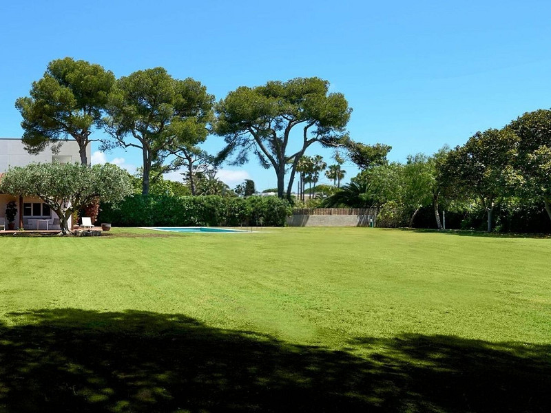 Эксклюзивный проект современной виллы в Террамар, Ситжес. Фото:  7