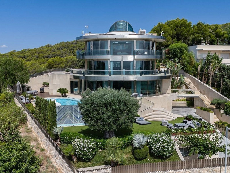 Роскошная вилла с видом на море и горы в Ситжесе. Фото:  1