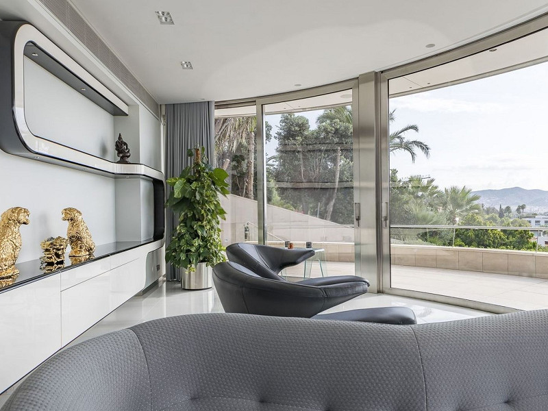 Роскошная вилла с видом на море и горы в Ситжесе. Фото:  3