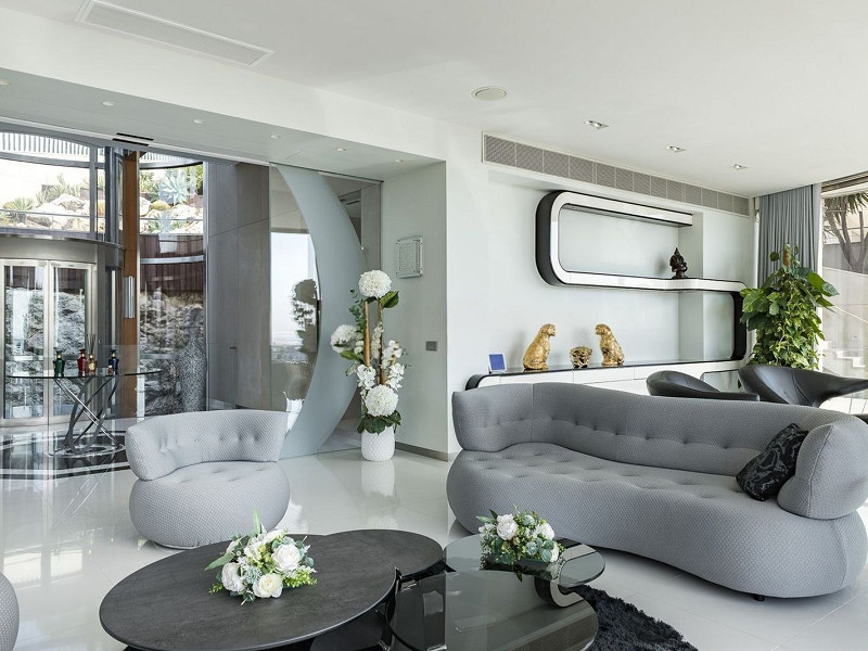 Роскошная вилла с видом на море и горы в Ситжесе. Фото:  4