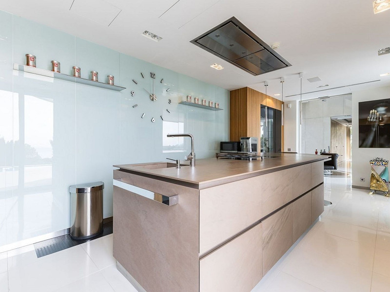 Роскошная вилла с видом на море и горы в Ситжесе. Фото:  7