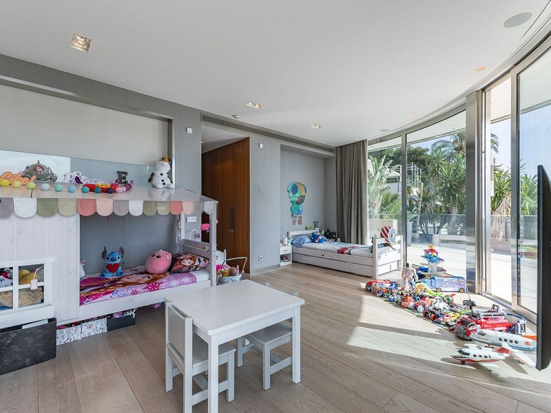 Роскошная вилла с видом на море и горы в Ситжесе. Фото:  21