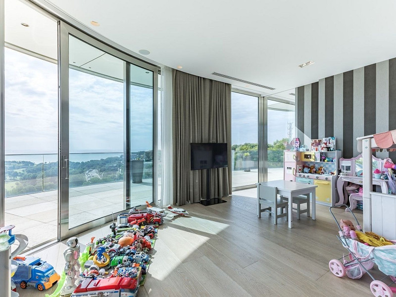 Роскошная вилла с видом на море и горы в Ситжесе. Фото:  22