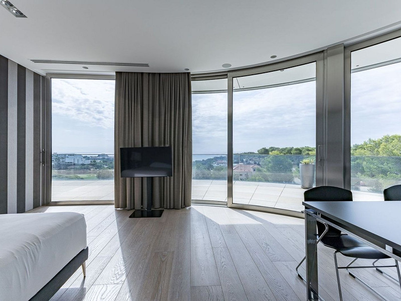 Роскошная вилла с видом на море и горы в Ситжесе. Фото:  29