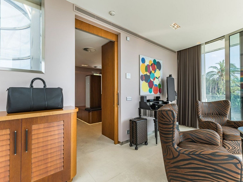 Роскошная вилла с видом на море и горы в Ситжесе. Фото:  32