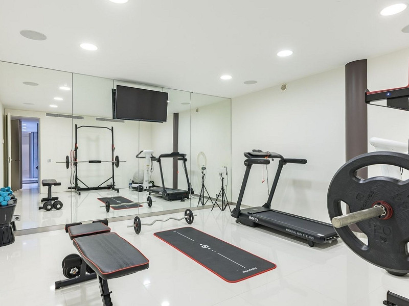 Роскошная вилла с видом на море и горы в Ситжесе. Фото:  42