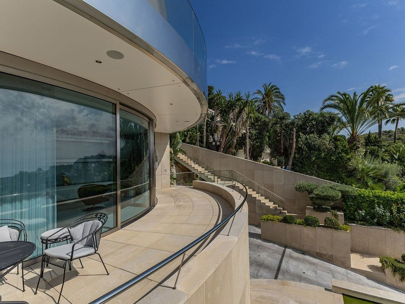 Роскошная вилла с видом на море и горы в Ситжесе. Фото:  50