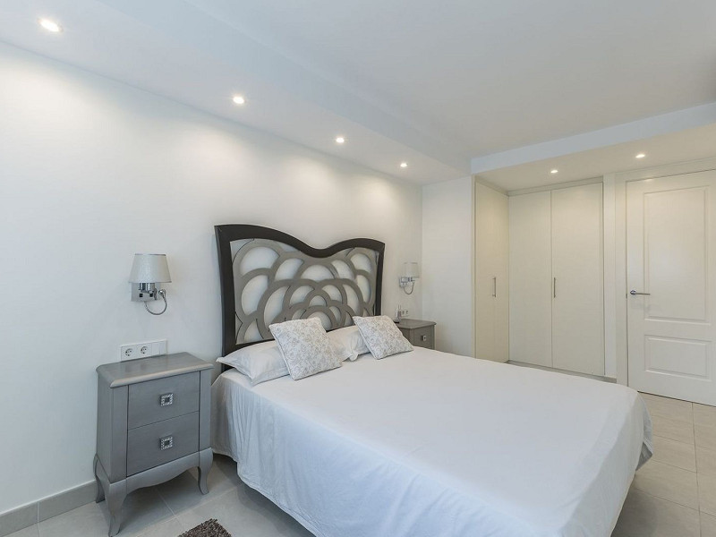 Роскошная вилла с видом на море и горы в Ситжесе. Фото:  54