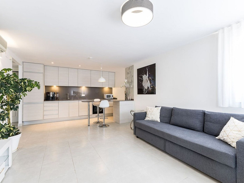 Роскошная вилла с видом на море и горы в Ситжесе. Фото:  57