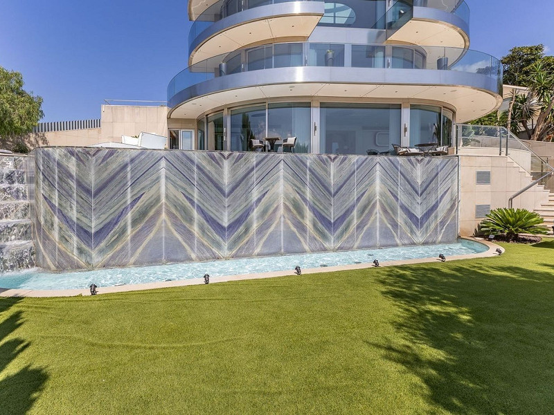 Роскошная вилла с видом на море и горы в Ситжесе. Фото:  61