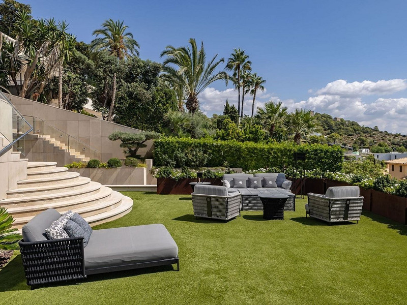 Роскошная вилла с видом на море и горы в Ситжесе. Фото:  62