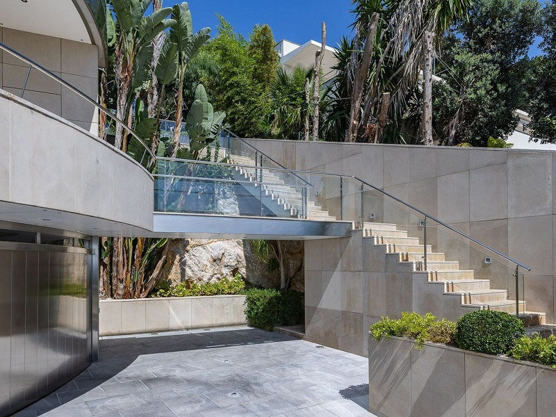 Роскошная вилла с видом на море и горы в Ситжесе. Фото:  63