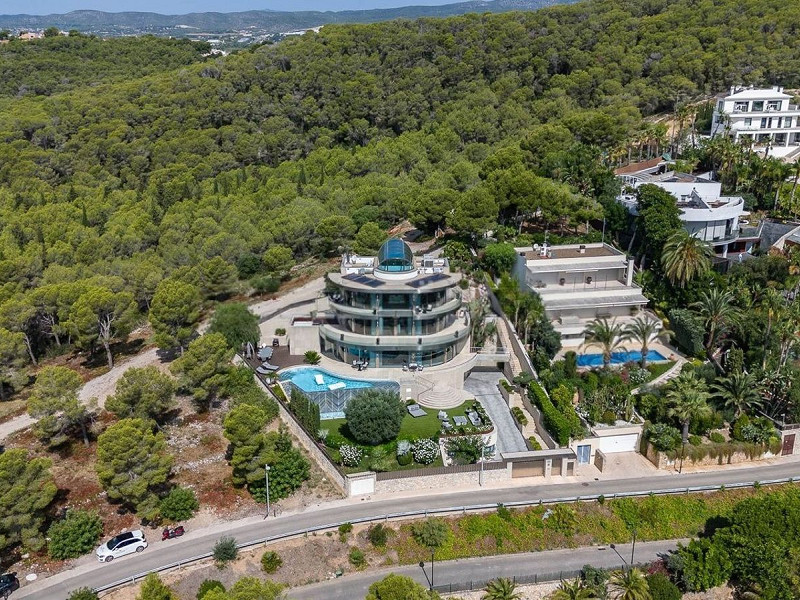 Роскошная вилла с видом на море и горы в Ситжесе. Фото:  64