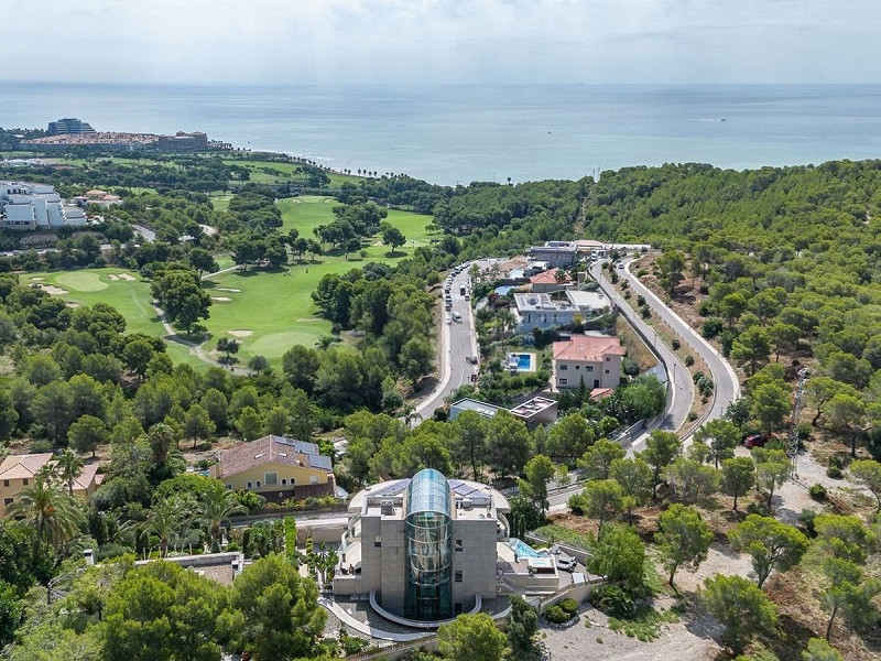 Роскошная вилла с видом на море и горы в Ситжесе. Фото:  65