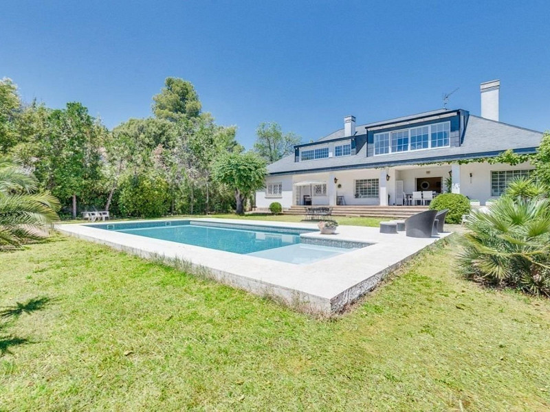 Просторный и светлый дом с садом в Вальдорейш, Сан-Кугат-дель-Вальес. Фото:  1